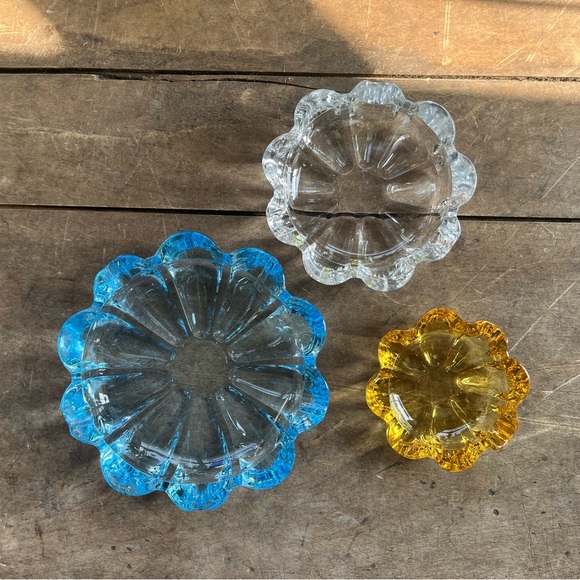 MCM SET OF 3 NESTING TRINKET DISHES ASHTRAYS GORGEOUS COLORS VINTAGE FOSTORIA - Picture 2 of 10